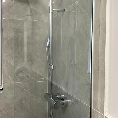 4 111 Qm Kueche, Grosses Balkon, 2x Bad Auto Parkplatz Citynah Apartmán Braunschweig