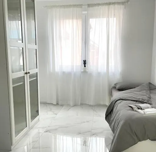 4 111 Qm Kueche, Grosses Balkon, 2x Bad Auto Parkplatz Citynah Daire